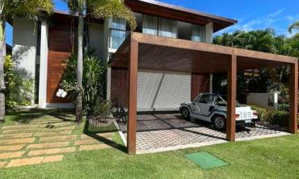 Casa Luxuosa à Venda em Praia do Forte no Condomínio Piscinas Naturais.
