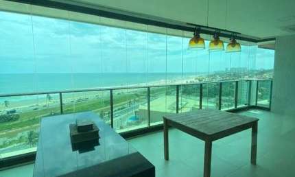 Apartamento de altíssimo padrão no renomado Condomínio D’Azur, com 4 suítes distribuídas em 242 m² de puro requinte.