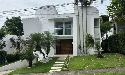 Esta magnífica residência foi projetada para oferecer conforto e sofisticação em cada detalhe.