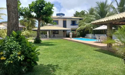 Casa à venda no exclusivo Condomínio Parque Interlagos, beira-mar no Litoral Norte da Bahia.