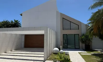 Encante-se com esta magnífica casa no Condomínio Intervillas, em Buraquinho.