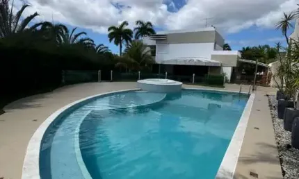 Belíssima casa disponível para locação no Alphaville 2 Salvador