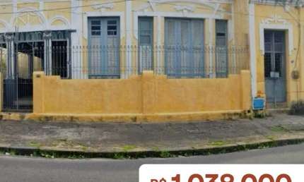 Casa com 8 Quartos e 2 banheiros à Venda no Centro, com 558m²
