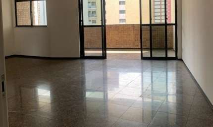 Apartamento com 3 suites proximo a beira mar por R$ 750.000