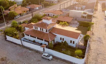Casa semimobiliada de 442m² à venda no Icaraí, área total 1.120m².