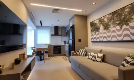 Vendo apartamento no Condomínio Wyndham Barra da Tijuca com 1 quarto e vaga de garagem.