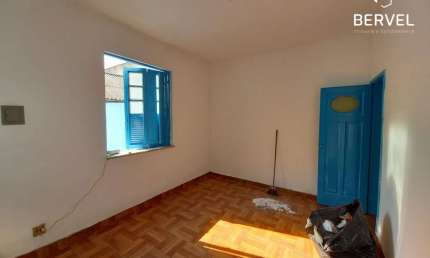 Casa com 2 quartos para alugar na dos Lilases, 11, Vila Valqueire, Rio de Janeiro por R$ 1.500