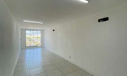 Sala comercial com 1 sala à venda na Estrada dos Bandeirantes, 470, Taquara, Rio de Janeiro por R$ 240.000