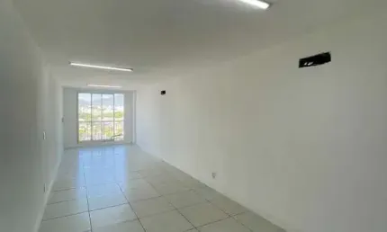 Sala comercial com 1 sala para alugar na estrada dos bandeirantes, 470, taquara, rio de janeiro por r$ 1.100