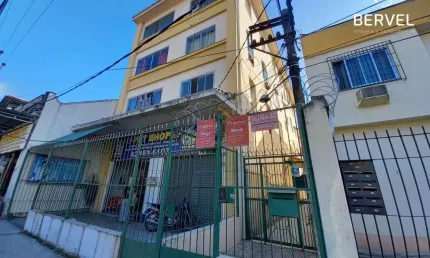 Apartamento com 2 quartos para alugar na Cruz e Sousa, 112, Encantado, Rio de Janeiro por R$ 900