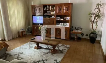 Excelente oportunidade: Casa de 4 quartos com suíte e 2 salas no Tatuapé, São Paulo-SP, 210m², 5 ban