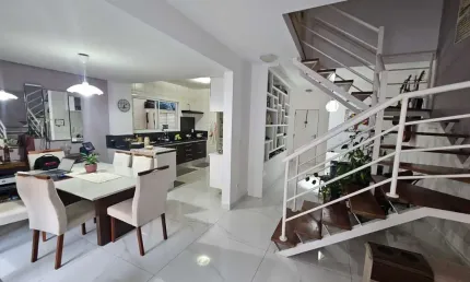 Casa à venda com 3 quartos e jacuzzi, condomínio reservatto, engordadouro!