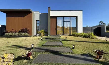 CASA DE CONDOMÍNIO À VENDA NO TERRAS DA ALVORADA, COM 04 SUÍTES!