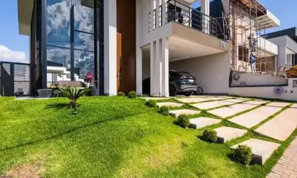 CASA À VENDA COM 3 SUÍTES - BAIRRO CORRUPIRA - JUNDIAÍ, SP!