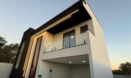 LINDA CASA À VENDA COM 3 QUARTOS E SUÍTE - JARDIM CARLOS GOMES!