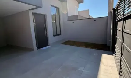 Casa térrea com 03 quartos à venda no jardim marambaia!