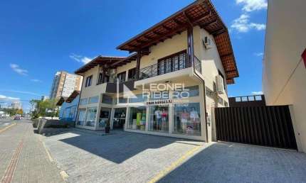 Casa á venda com 3 dormitórios no bairro Capitais em Timbó/SC