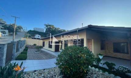 Casa com 4 dormitórios à venda no bairro dos Estados em Timbó/SC