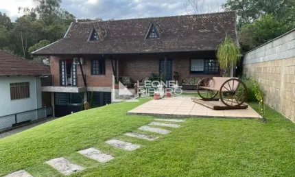 Casa com 3 dormitórios à venda no bairro Centro em Pomerode/SC