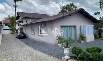 Casa com 4 quartos à venda no bairro Imigrantes em Timbó/SC