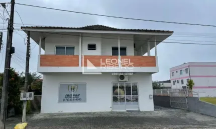 Casa à venda com 3 dormitórios no bairro dos Estados em Timbó/SC.