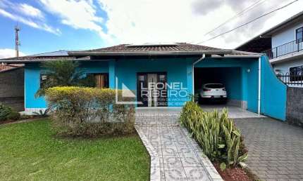 Casa à venda com 3 dormitórios no bairro Fritz Lorenz em Timbó/SC