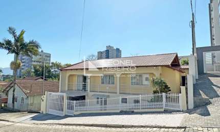 Casa à venda com 4 dormitórios no bairro Imigrantes em Timbó/SC