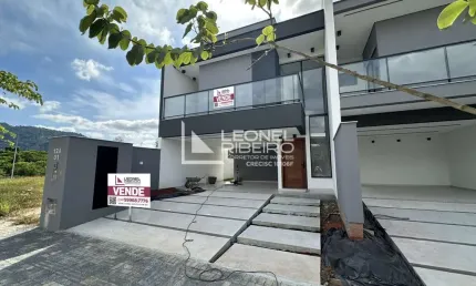 Casa Sobrado com 3 dormitórios à venda no bairro Quintino em Timbó/SC
