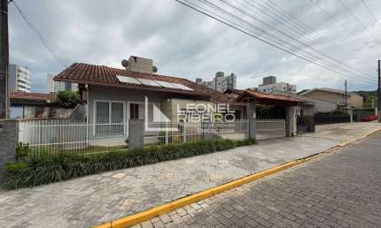 Casa com 3 dormitórios à venda, 286 m² no bairro Imigrantes em Timbó/SC