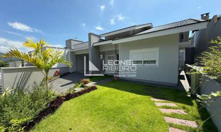 Casa com 3 dormitórios à venda, 160,00 m² no bairro Das Capitais em Timbó-SC