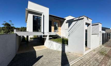 Casa à venda com 3 dormitórios, 180 m² no bairro Imigrantes em Timbó-SC.