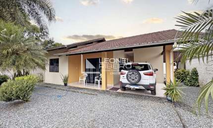 Casa à venda com 2 dormitórios, 90 m² no bairro Centro em Benedito Novo-SC