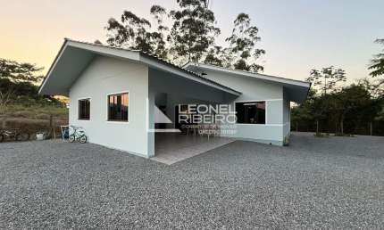 Casa com 3 dormitórios, 128 m² à venda no bairro Pomeranos em Timbó - SC