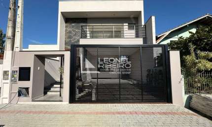 Casa Sobrado à venda com 3 dormitórios, 187,13 m² no bairro Quintino em Timbó-SC