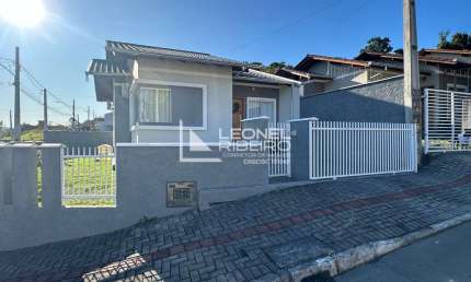 Casa com 3 dormitórios, 67,95 m² à venda no bairro Arapongas em Indaial - SC