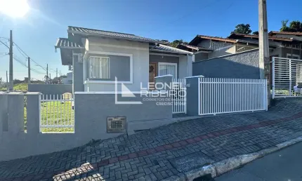 Casa com 3 dormitórios, 67,95 m² à venda no bairro Arapongas em Indaial - SC