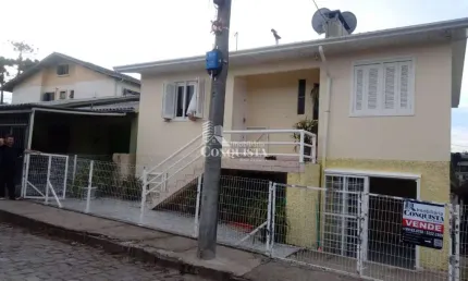 Casa com 3 quartos à venda na Rua José Soares, 176, Serrano, Caxias do Sul por R$ 450.000