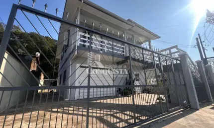 Casa com 3 quartos à venda na Rua Amélia Fernandes de Lima Bueno, 585, Santo Antônio, Caxias do Sul por R$ 750.000