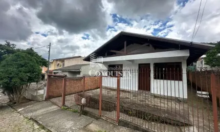 Casa com 2 quartos à venda na fernando antonio carlin, 172, jardim iracema, caxias do sul por r$ 600.000