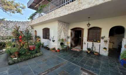 Casa à venda, 4 quartos, 1 suíte, 2 vagas, Sagrada Família - Belo Horizonte/MG