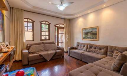 Casa à venda, 4 quartos, 2 suítes, 10 vagas, João Pinheiro - Belo Horizonte/MG