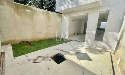 Casa Geminada à venda, 3 quartos, 1 suíte, 2 vagas, Santa Amélia - Belo Horizonte/MG