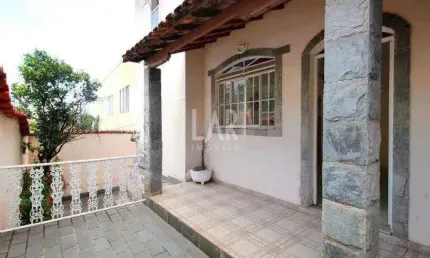 Casa à venda, 4 quartos, 1 suíte, 3 vagas, Sagrada Família - Belo Horizonte/MG