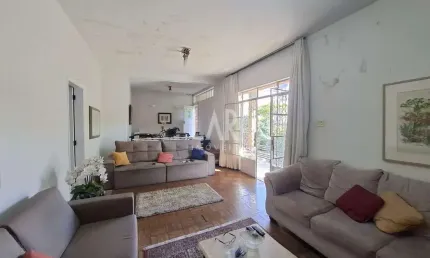 Casa à venda, 4 quartos, 1 suíte, 2 vagas, Santo Antônio - Belo Horizonte/MG