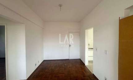 Apartamento disponível para locação com 2 quartos, 2 banheiros e 1 vaga de garagem no bairro Sagrada Família, em Belo Horizonte/MG.