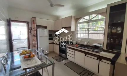 Casa em condomínio fechado com 3 quartos à venda na Rua Santo Antônio, 745, Barreiros, São José por R$ 850.000