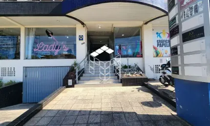 Sala comercial para alugar na Rua Luiz Fagundes, 245, Praia Comprida, São José por R$ 1.200