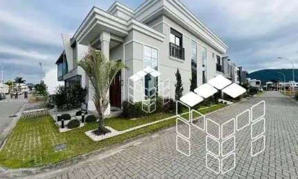 Casa com 3 quartos à venda na Avenida Wilson Castelo Branco, 376, Deltaville, Biguaçu por R$ 1.400.000