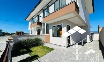 Casa com 2 quartos à venda na Nielsen Ubiratã Delfino José, 12, Bela Vista, Palhoça por R$ 469.900