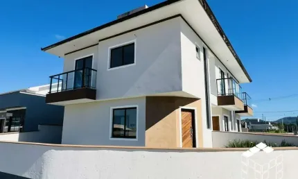 Casa com 2 quartos à venda na Nielsen Ubirtã Sobrinho José, 12, Bela Vista, Palhoça por R$ 479.900